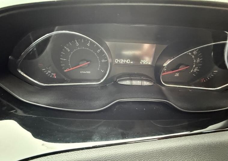 PEUGEOT 208 ACTIVE PURETECH VTI 82