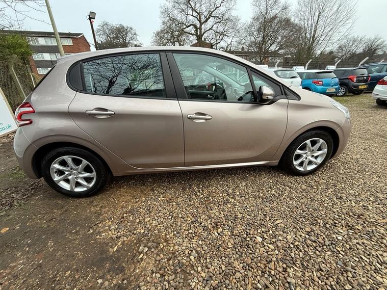 PEUGEOT 208 ACTIVE PURETECH VTI 82