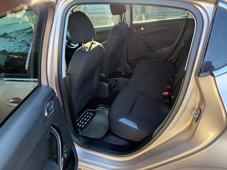 Peugeot 208 ALLURE