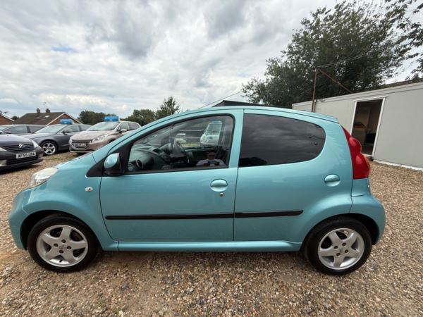PEUGEOT 107 1.0 Envy