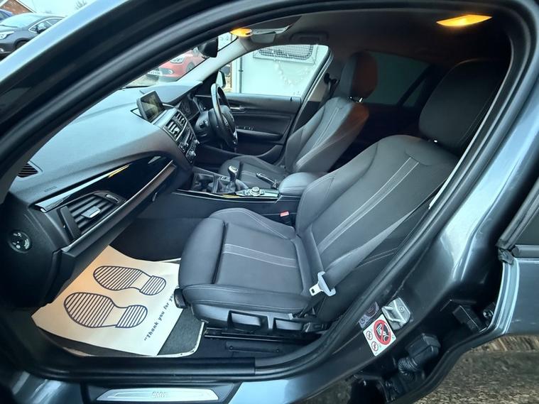 BMW 1 SERIES 118i SPORT