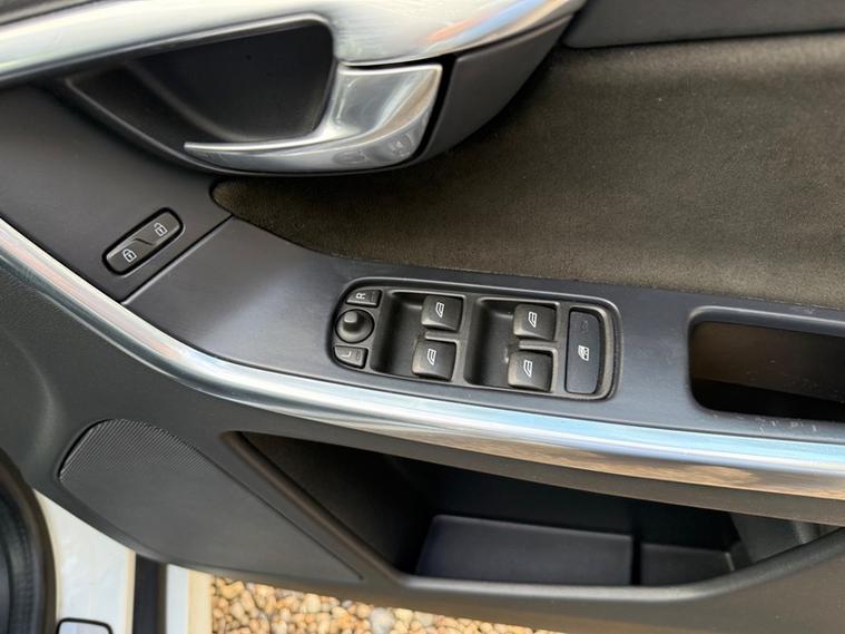 Volvo XC60 D4 R-DESIGN