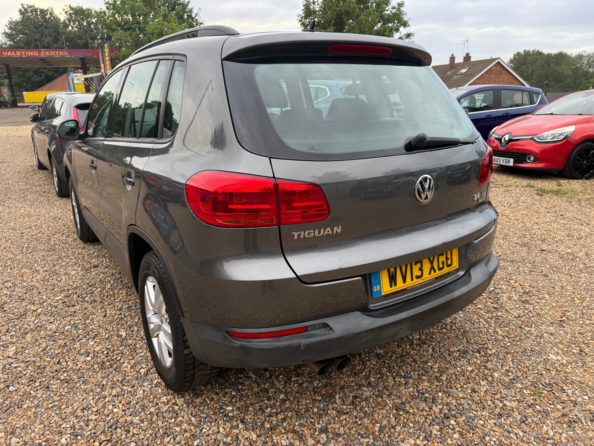 VOLKSWAGEN TIGUAN 2.0 TDi BlueMotion Tech S 5dr [2WD]