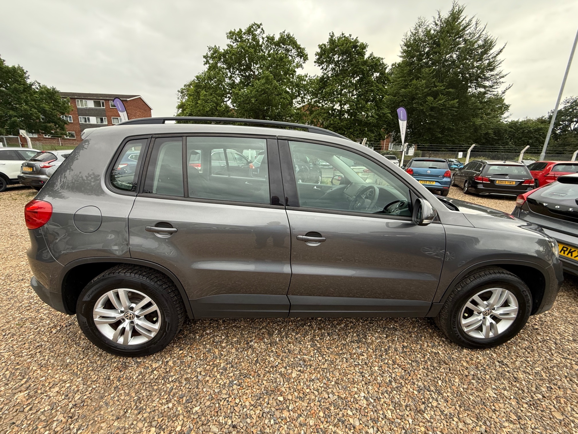 VOLKSWAGEN TIGUAN 2.0 TDi BlueMotion Tech S 5dr [2WD]
