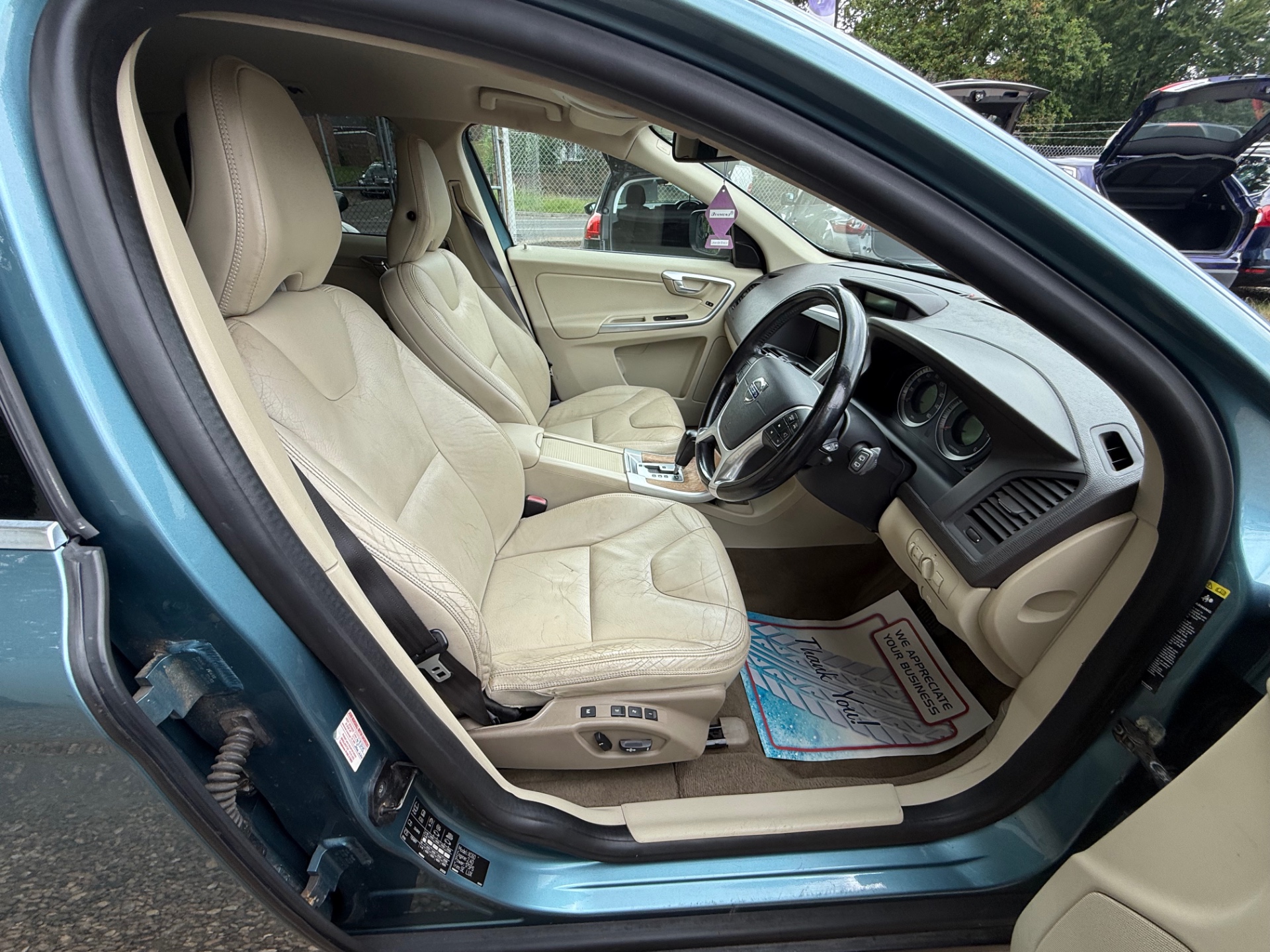 VOLVO XC60 2.4D [175] SE Lux Premium 5dr Geartronic
